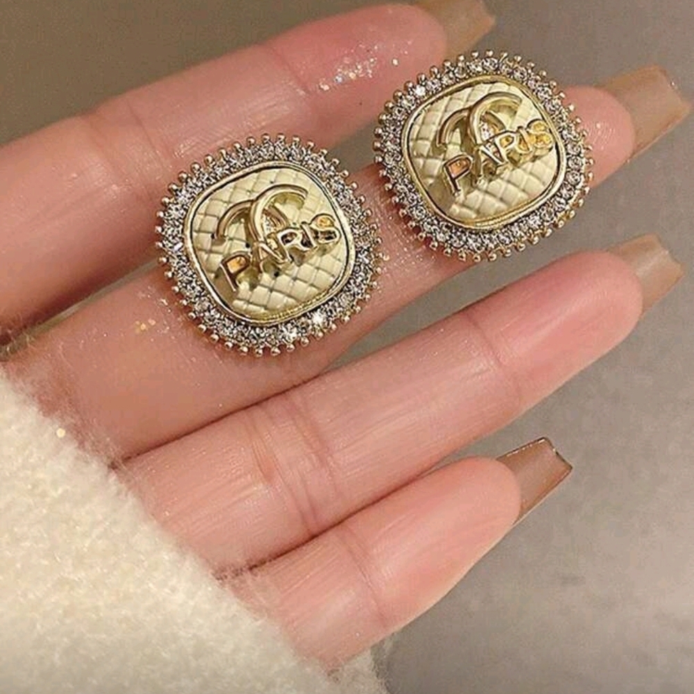 💎C.C. Boutique Gold Stud Earrings💎